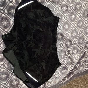 Lulu Lemon LR Hotty Hot 2.5 Camo Shorts